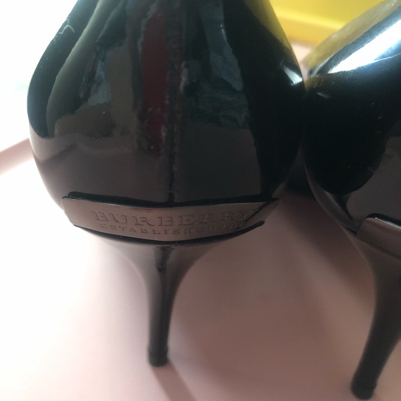 Burberry Black Patent Leather PointToe pumps40 - Picture 7 of 12